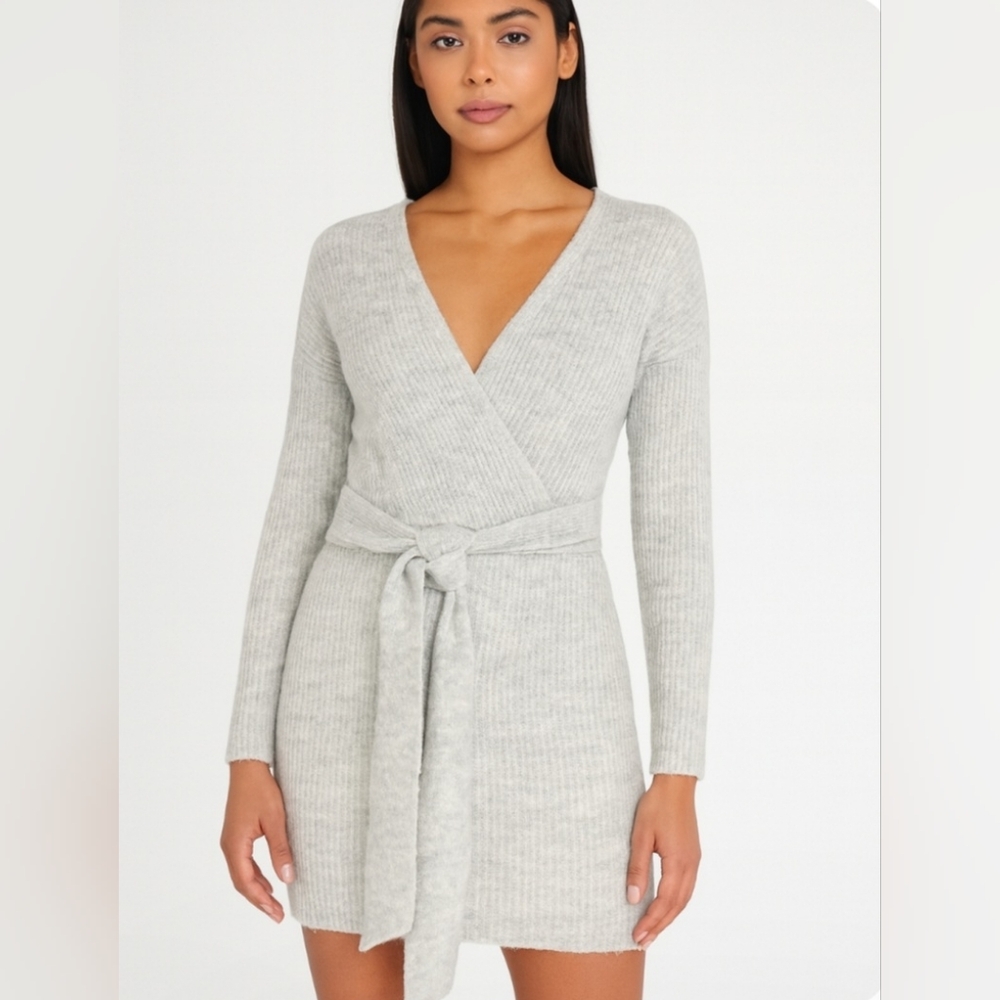 Moon & madison Light Gray V-Neck Mini Dress. Size L/XL. Like New.